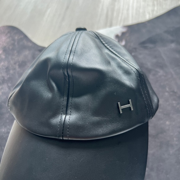 HALSTON faux leather cap - Picture 5 of 5